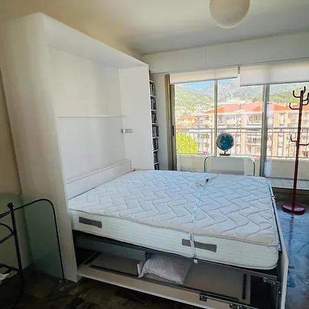 Menton Front De Au Dernier étage De 95m2 Avec Terrasse De 70m2 Roccabruna