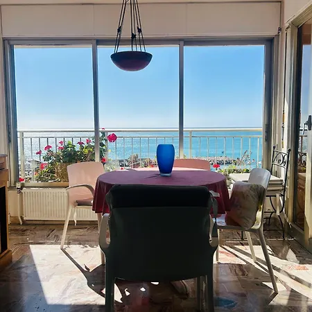 Menton Front De Au Dernier Etage De 95m2 Avec Terrasse De 70m2 Apartmán Roquebrune-Cap-Martin