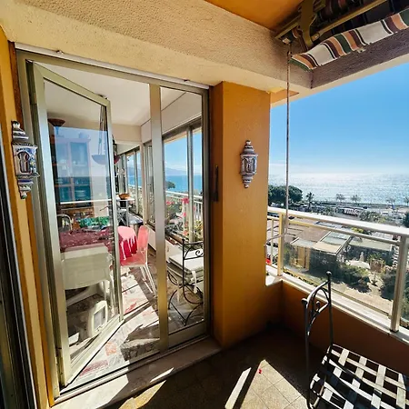 Menton Front De Au Dernier Etage De 95m2 Avec Terrasse De 70m2 Apartmán *